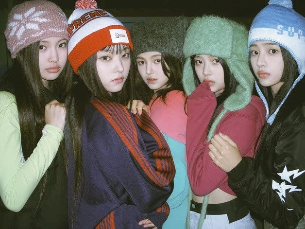 Amazon.com: NewJeans OMG 1st Single Album Weverse Album Version